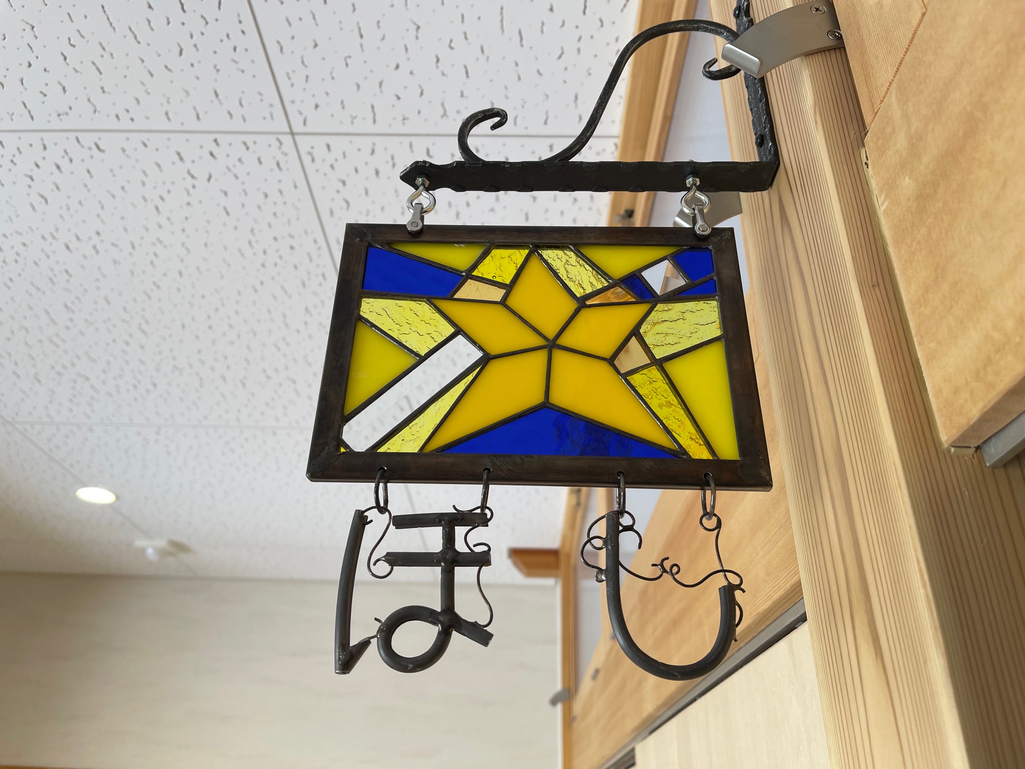 組名のステンドグラス